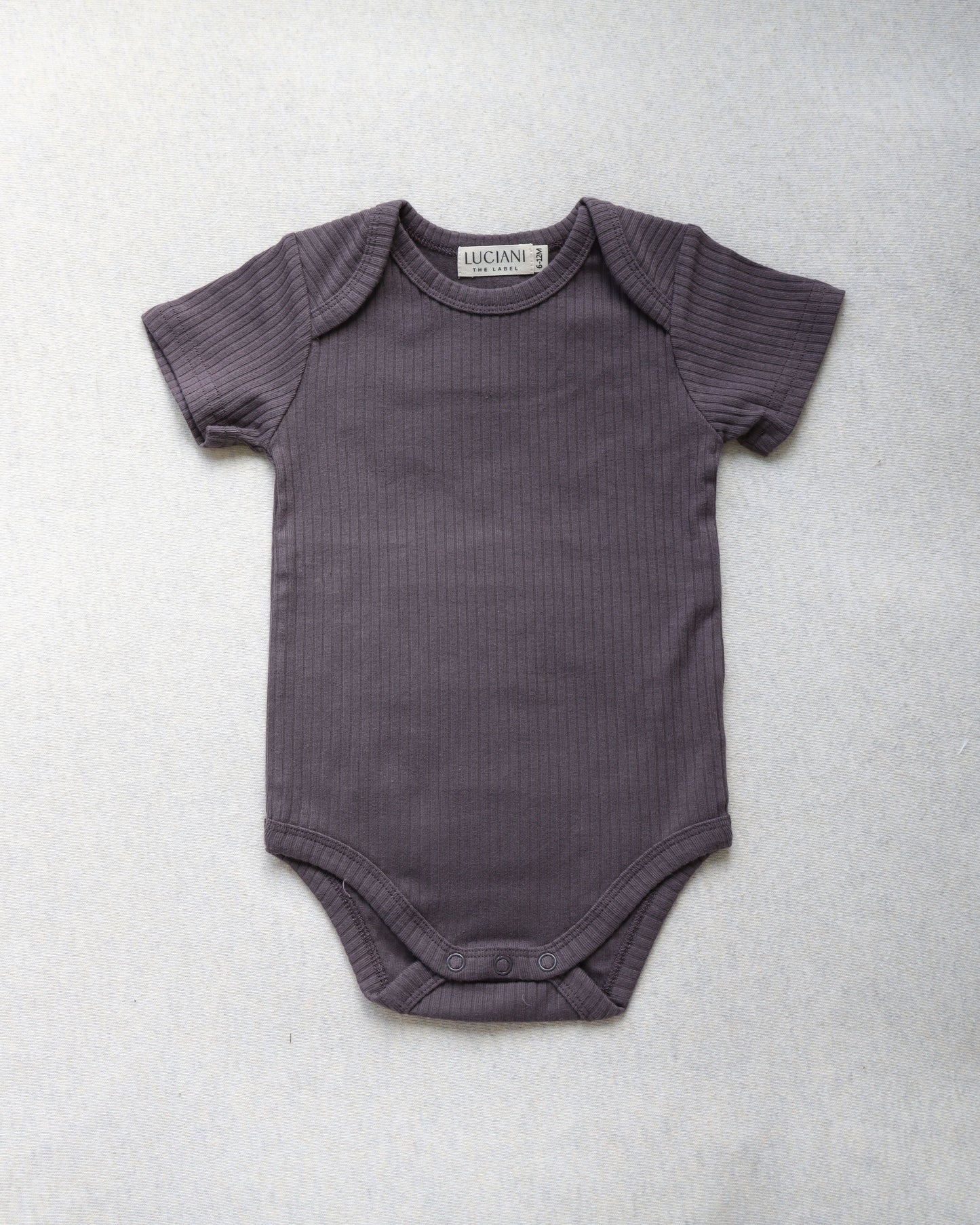 Organic Ribbed Cotton Short-Sleeved Bodysuit (Charcoal)