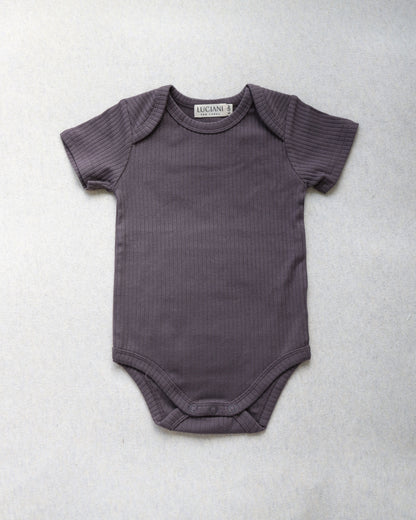 Organic Ribbed Cotton Short-Sleeved Bodysuit (Charcoal)